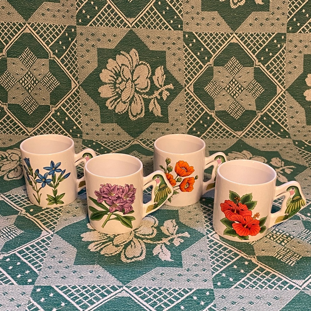 Vintage Hummingbird Mug Set in Original Packaging